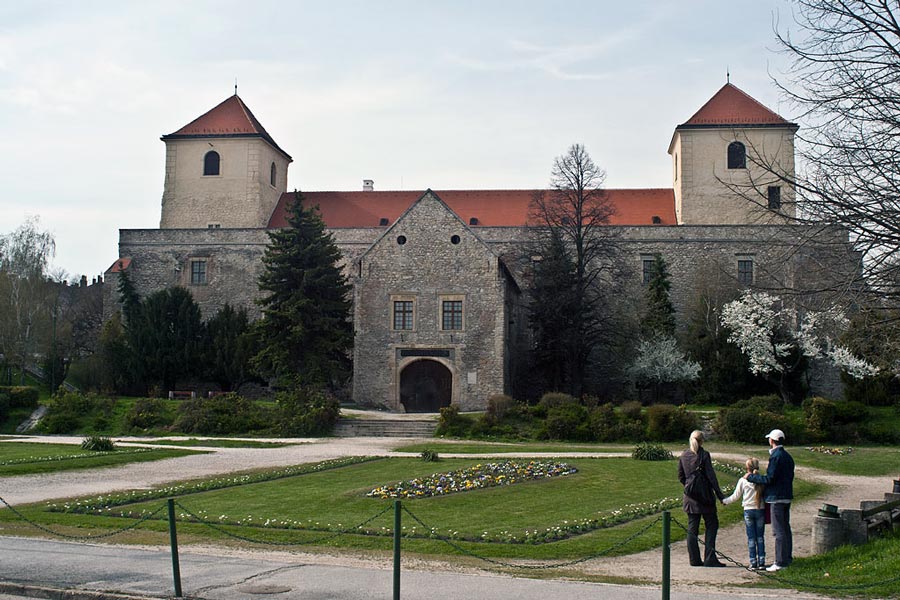 A kormány 3,5 milliárd forint támogatást nyújt Várpalota fejlesztéseihez