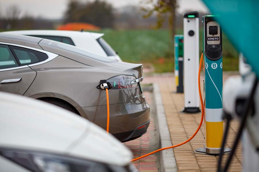 Magyarország legnagyobb elektromos töltőállomását avatták fel Zalában