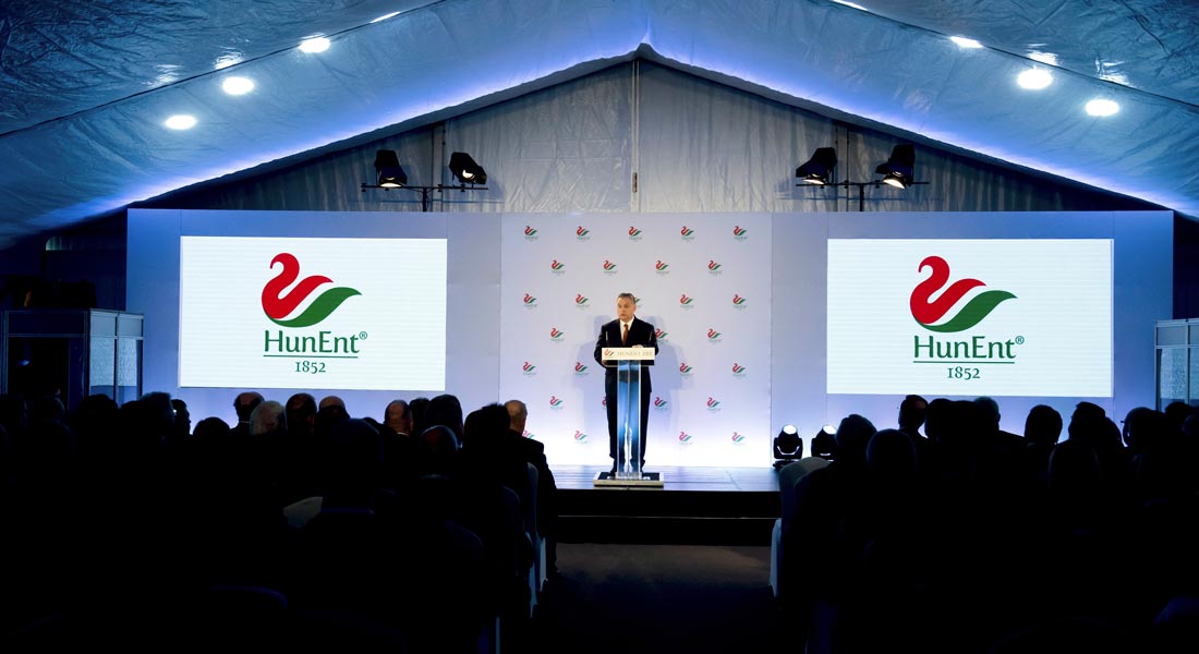 Orbán: sikeres kisvárosok, erős magyar vállalatok kellenek