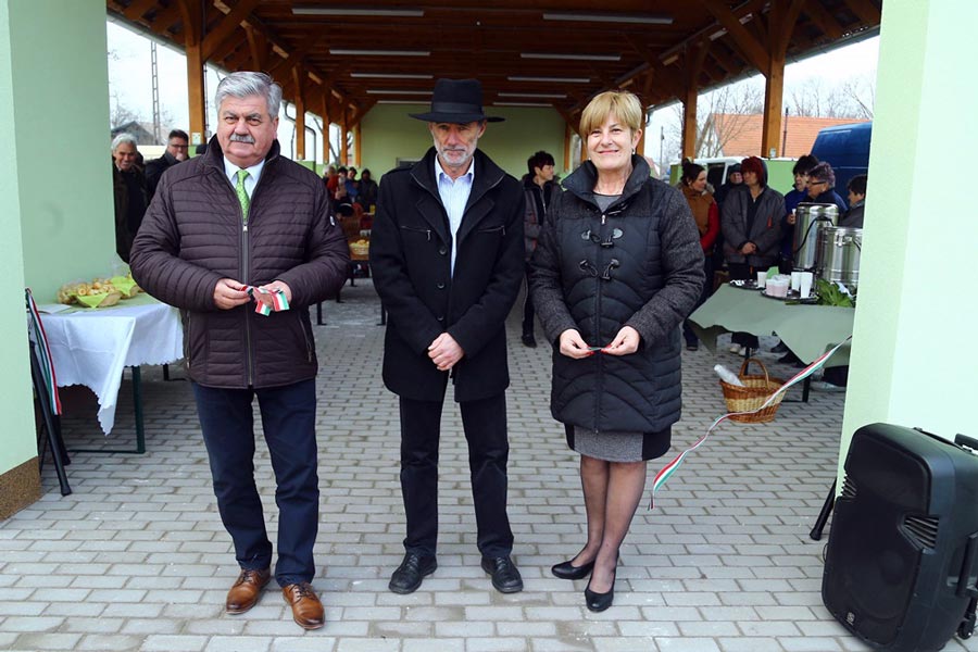 Modern termelői piac épült Pusztaszeren