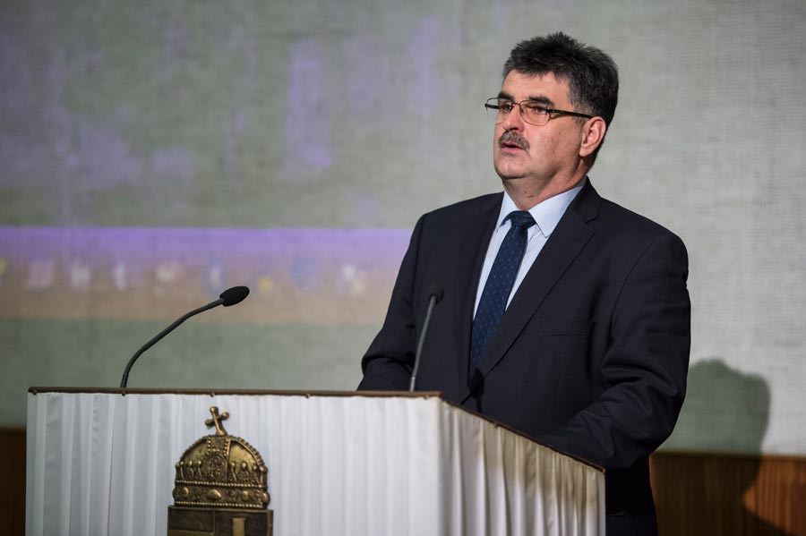 BM: 11 milliárd forint támogatás az önkormányzati köztisztviselői béremeléséhez