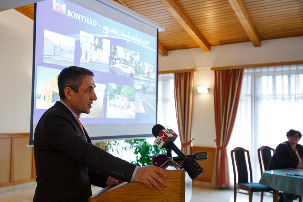 1,5 milliárd forint támogatással fejlesztenek sportlétesítményeket Bonyhádon