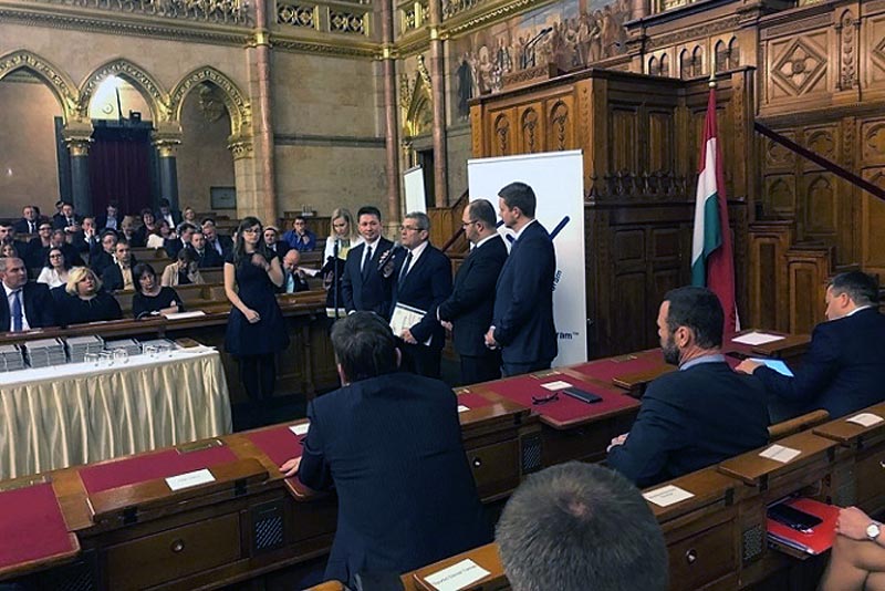 „Energiahatékonysági Mentorszervezet” díjat vett át Fehérvári Tamás