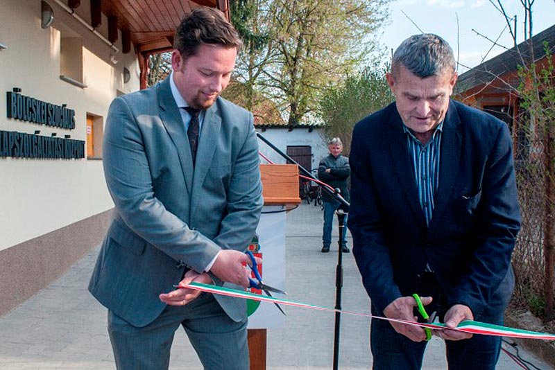 Felavatták a megújult idősek klubját Bölcskén