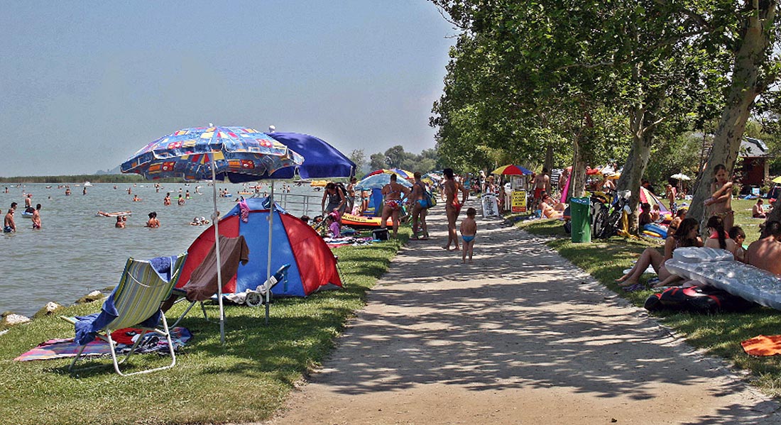 Öt balatoni település szabad strandjai újulnak meg nyárig