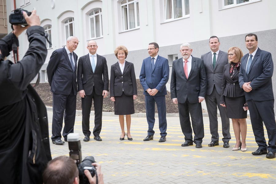 Átadták a megyei kórház felújított szárnyát