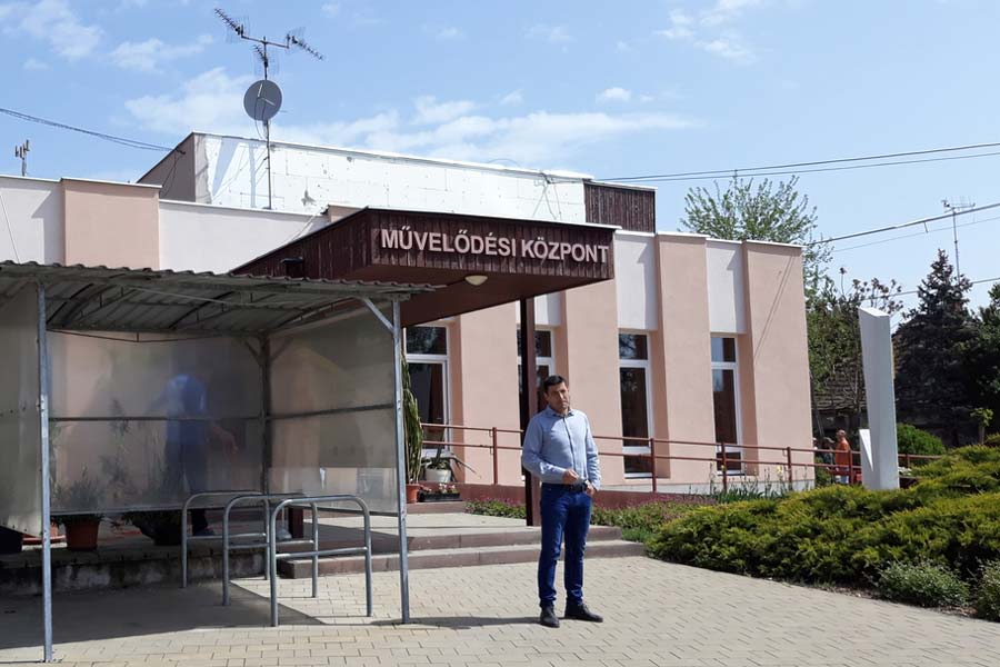 Megújulás alaptól a tetőig