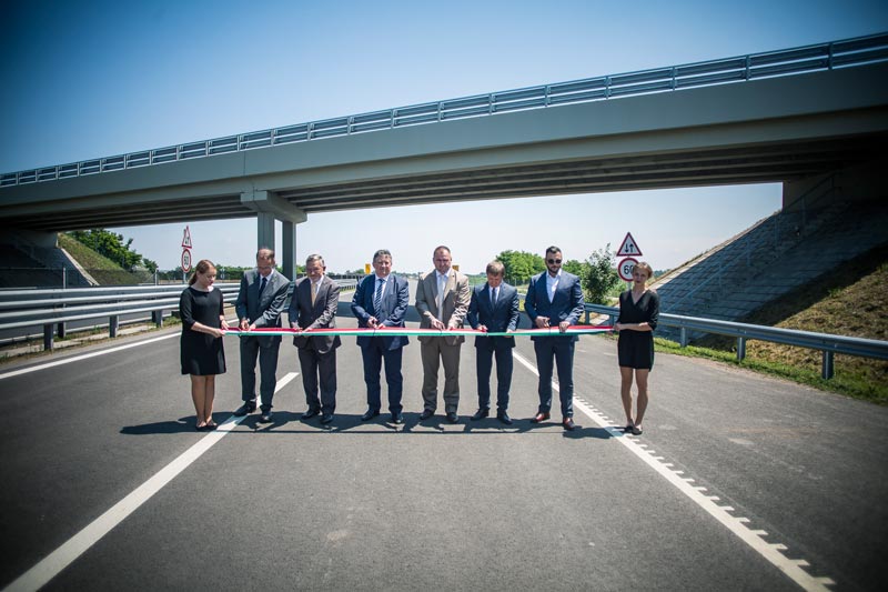 Átadták az M4 újabb szakaszát