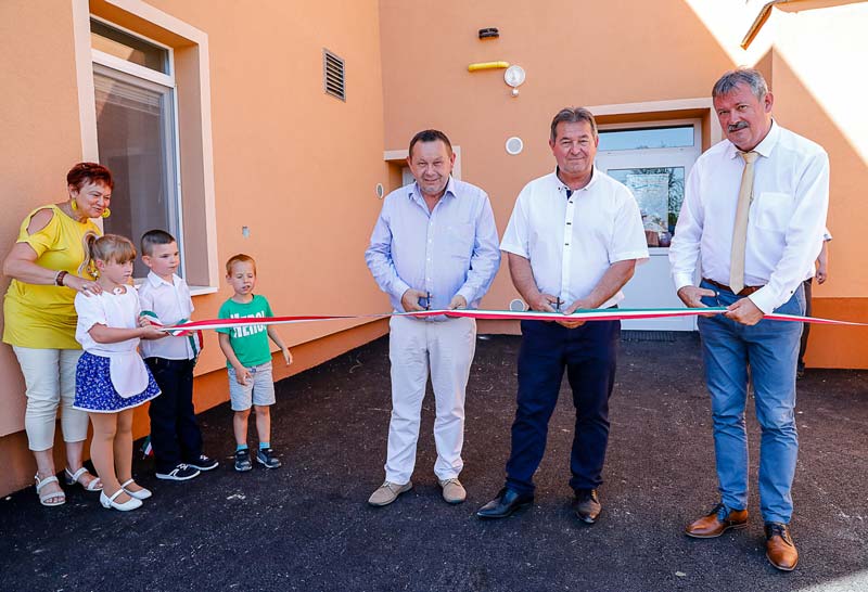 Szélünnep, óvodaátadó és születésnap Ikerváron