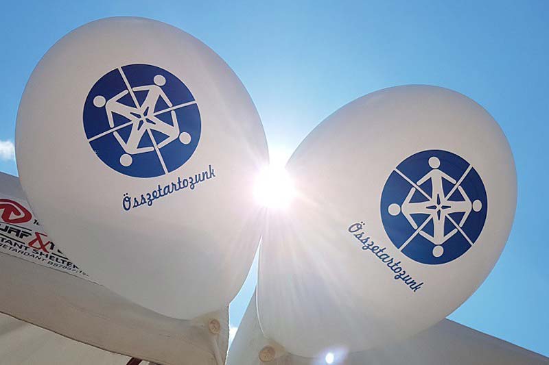 Összetartozunk – Kömpöc, a szárnyaló falu