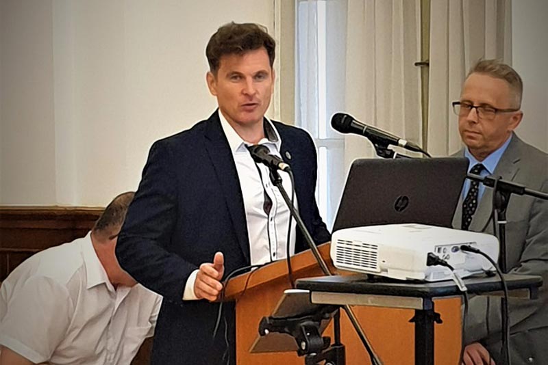 Kedvesen szólni az emberekhez