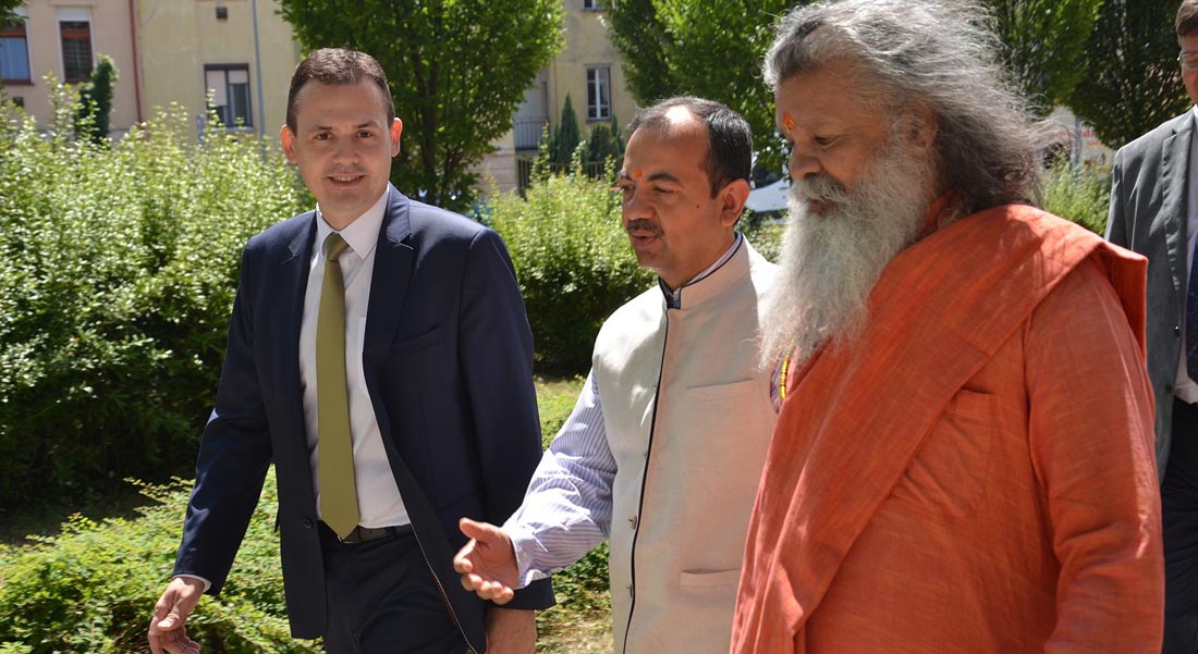 Gandhi gondolatait szeretnénk megvalósítani