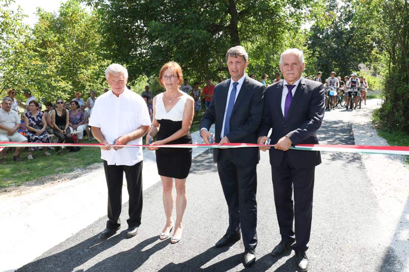 Új, aszfaltos út könnyíti meg a szőlősgazdák munkáját Zalaszentbalázson