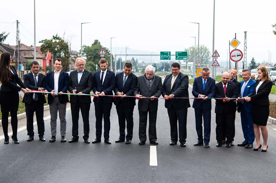 Átadták a 21-es főút két új szakaszát Nógrád megyében