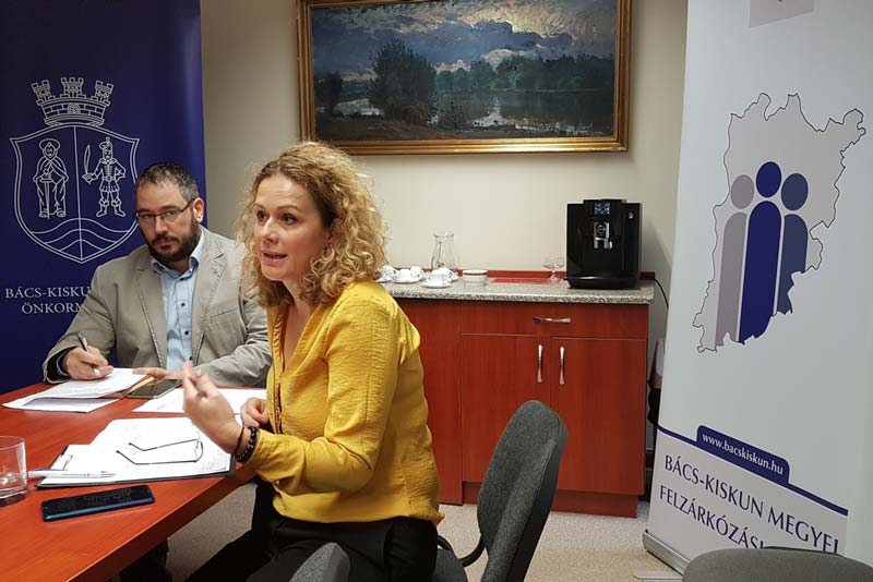 Segíteni, de hogyan?