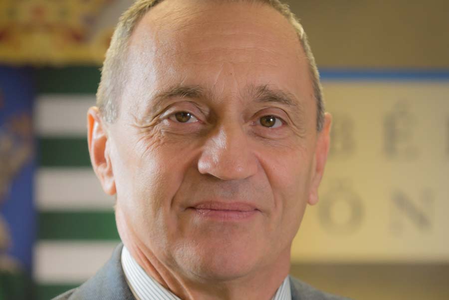 Dr. Horváth Mihály a megyei önkormányzati hivatal új jegyzője