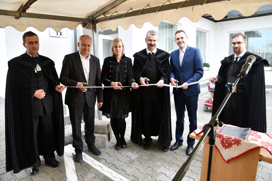 Átadták a felújított egészségházat Mezőörsön