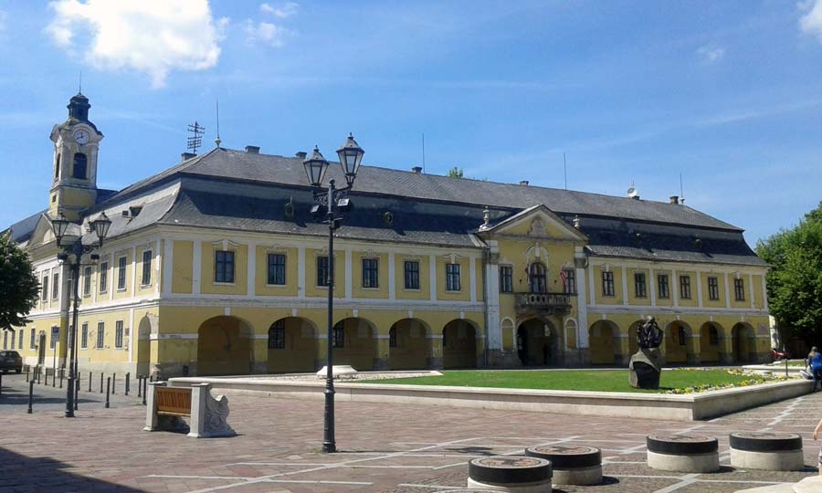 Átalakították az önkormányzat szervezetét Esztergomban