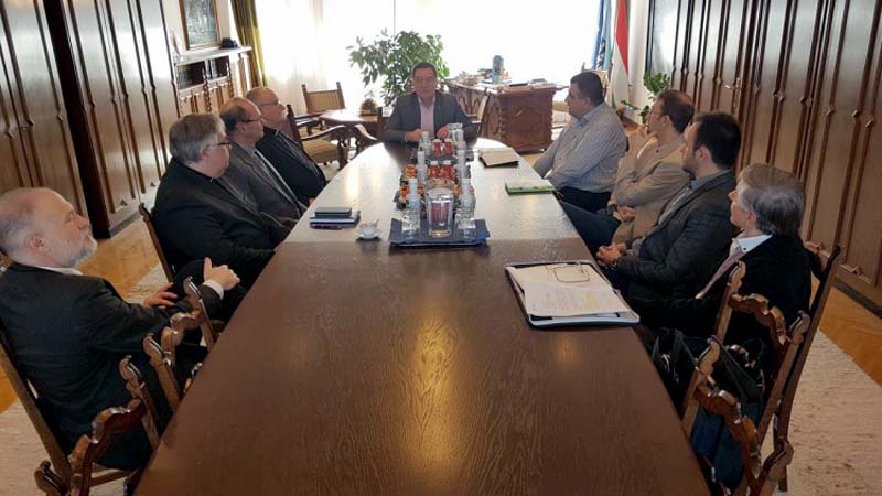 Hitben, közösségben