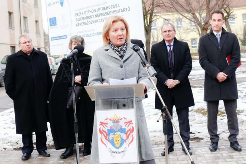 Tizennégy új lakást adtak át fiataloknak Sajóbábonyban
