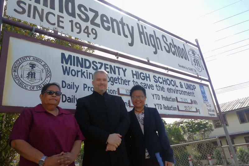 Pest megyei elismerés a Mindszenty High School részére