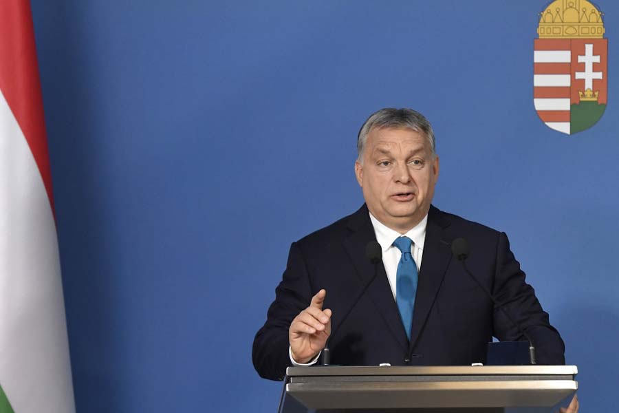 Orbán: felfüggesztik a hitelek tőke- és kamatfizetési kötelezettségét