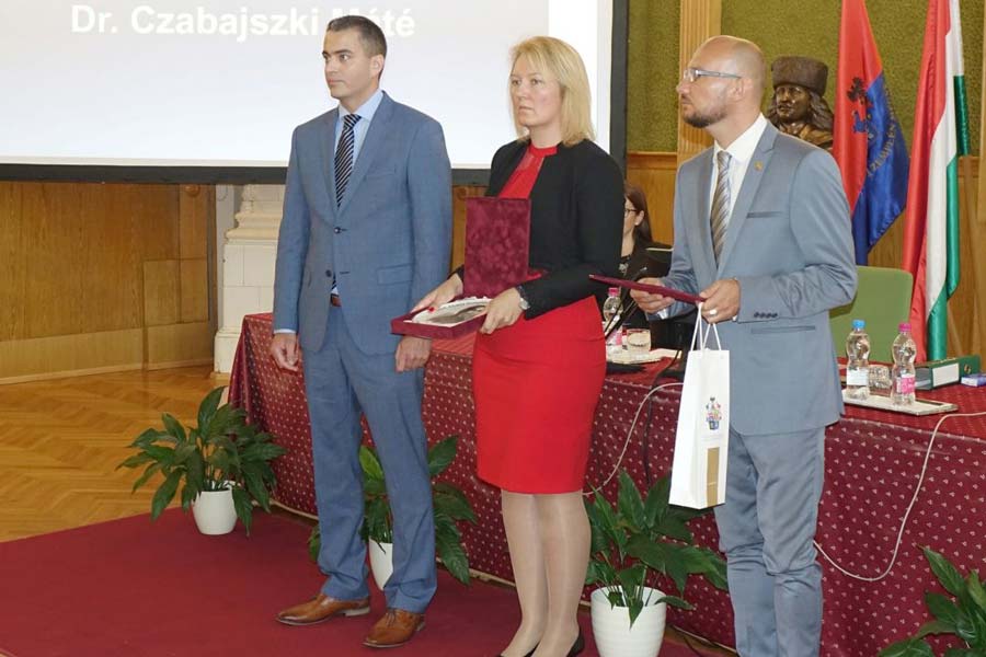 Tizenketten vettek át díjat