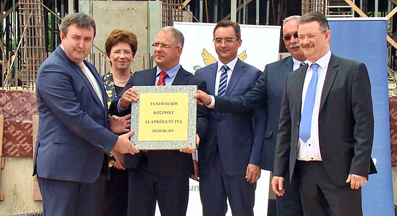Egy napon két beruházás alapkövét tették le Debrecenben