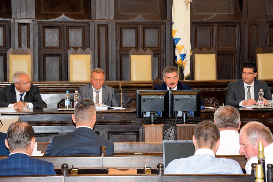 Maratoni közgyűlést tartottak a Megyeházán