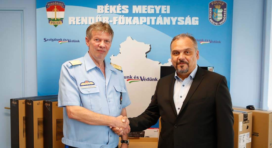 Informatikai eszközöket kapott a Békés Megyei Rendőr-főkapitányság a megyei önkormányzattól