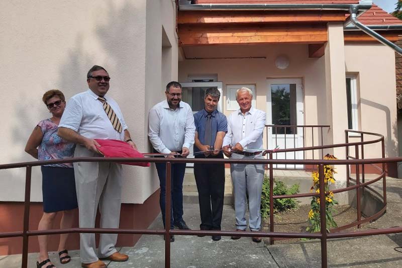 Háziorvosi rendelőt adtak át Dunavecsén