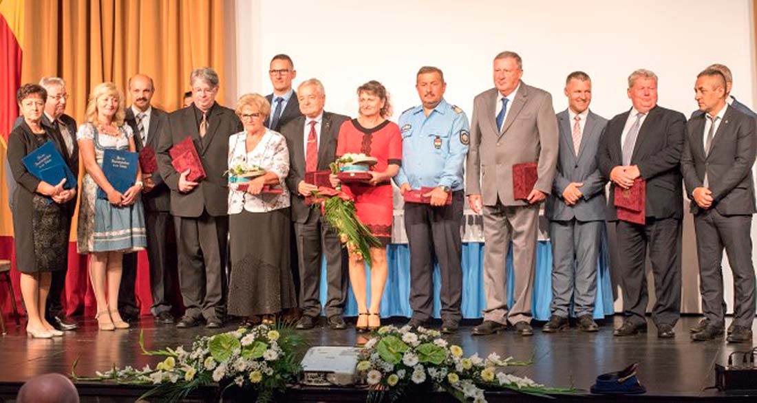 A megyelobogó alatt, 109-en