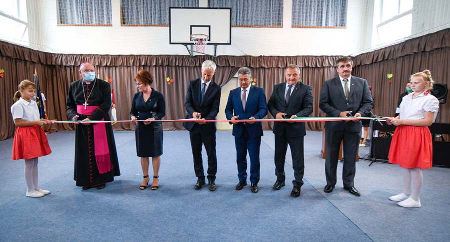 Szalagot vágtak Fülöpön