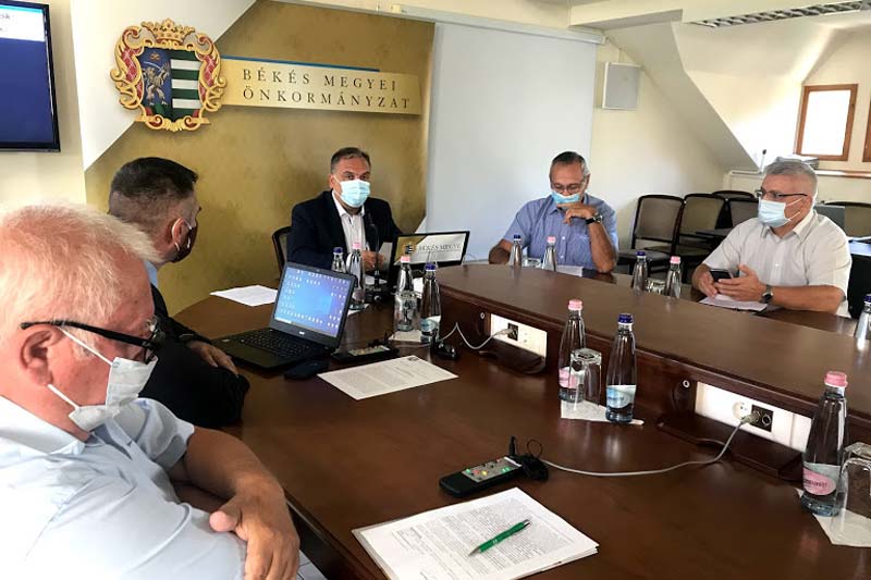 Rendkívüli közgyűlés a békési megyeházán