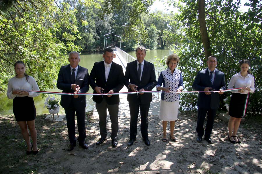 Hídavató ünnepséget tartottak Pusztaszentlászlón