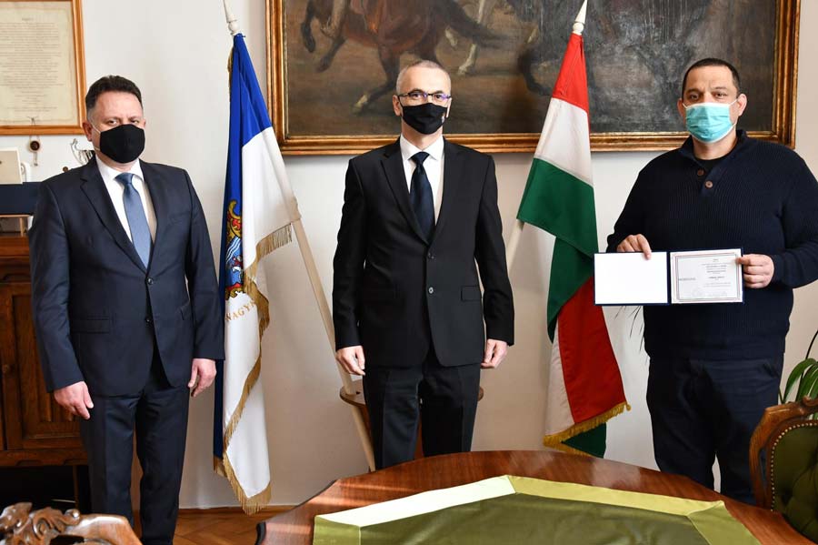 Átvette megbízólevelét