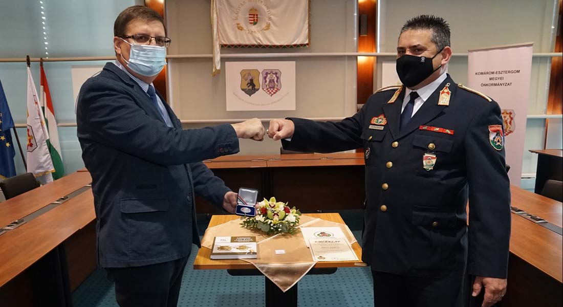 Emlékérmet vehetett át Popovics György