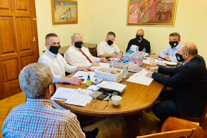 Egyeztetés a honatyákkal