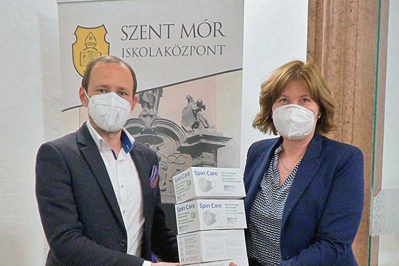 Egészségügyi védőmaszkokat kaptak az iskolák