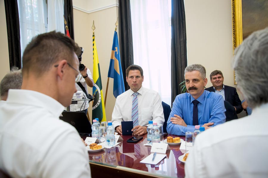 Két miniszter is a Megyeházára látogatott