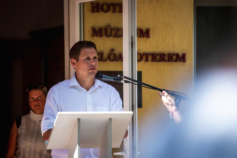 Kettős átadó ünnepség Soponyán