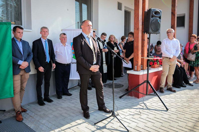 Átadták a tápszentmiklósi mini bölcsőde új épületét