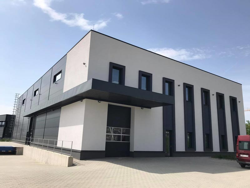 Új csarnokot adott át a Tactic kereskedelmi és szolgáltató Kft.