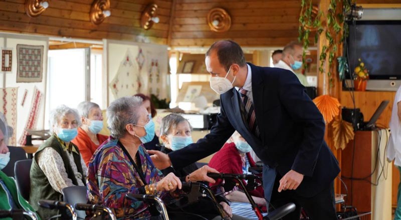 Őri László: Tisztelet és köszönet az időseknek