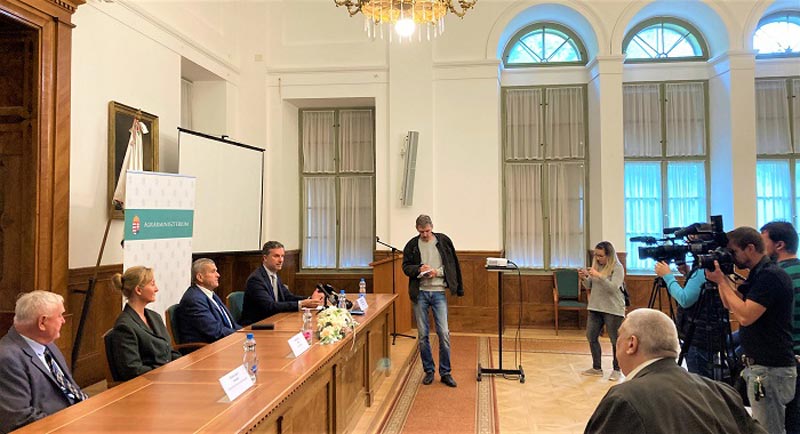 Ágrárexport ügyben érkezett helyettes államtitkár Tolna megyébe