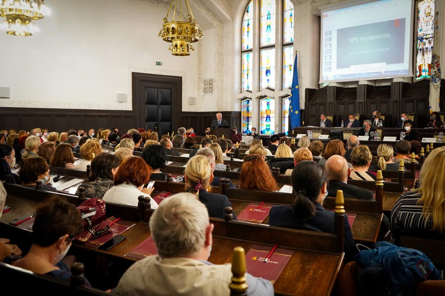 Pedagógusok tanácskoztak a Megyeházán Hajdú-Biharban