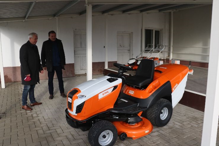 Parkgondozó géppel gyarapodott Drágszél