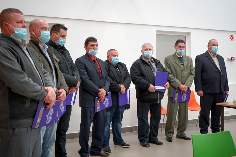 Sikeres vizsgát tettek a falu- és tanyagondnokok Debrecenben