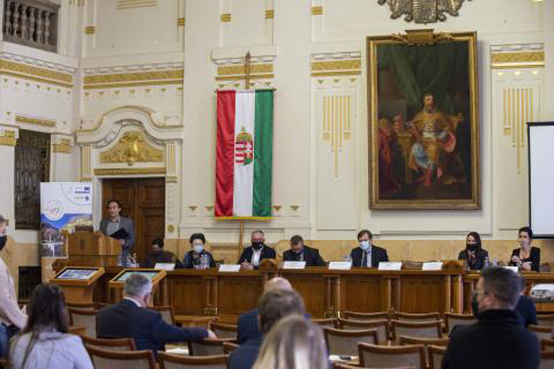 Civil fórum a Megyeházán