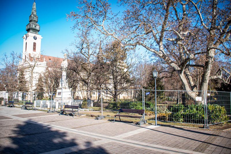 Elkezdődött a zöld tér felújítása Jánoshalmán